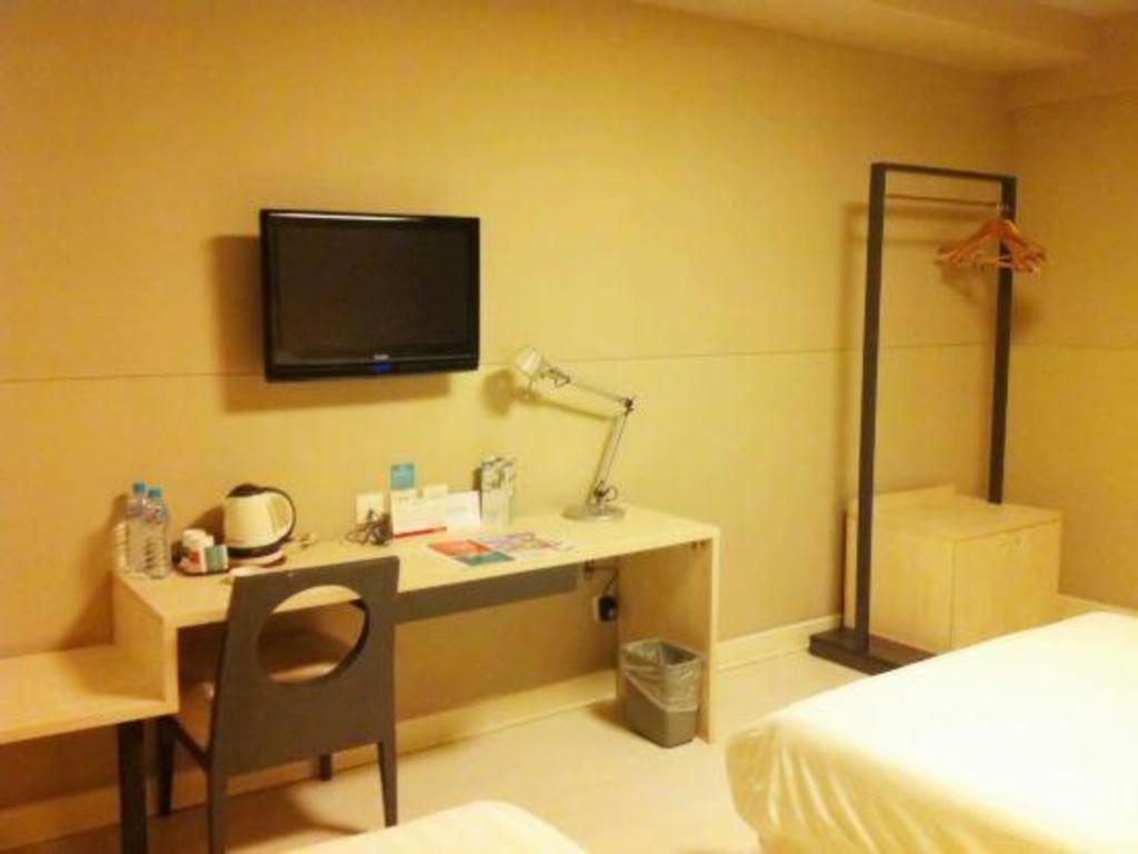 Jinjiang Tongji Hotel 3*