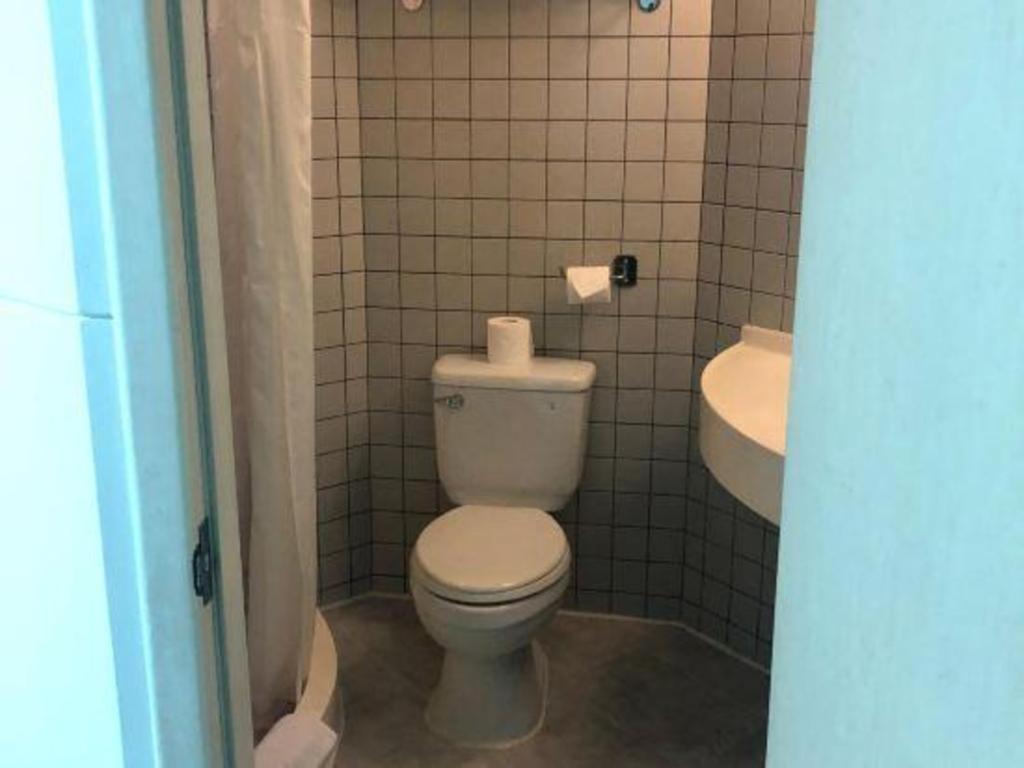 Hotel Jinjiang Tongji 3*