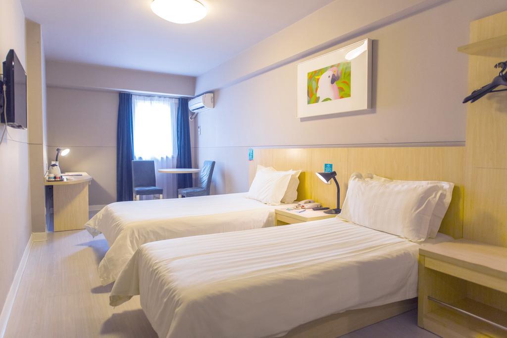 Hotel Jinjiang Tongji 3*